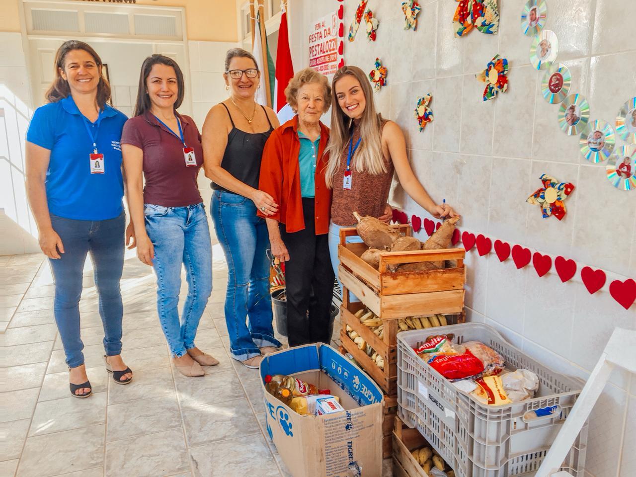 DOAÇÕES DE GÊNEROS ALIMENTÍCIOS PELA SRª ELIZABETH VENTURINI BASTOS 