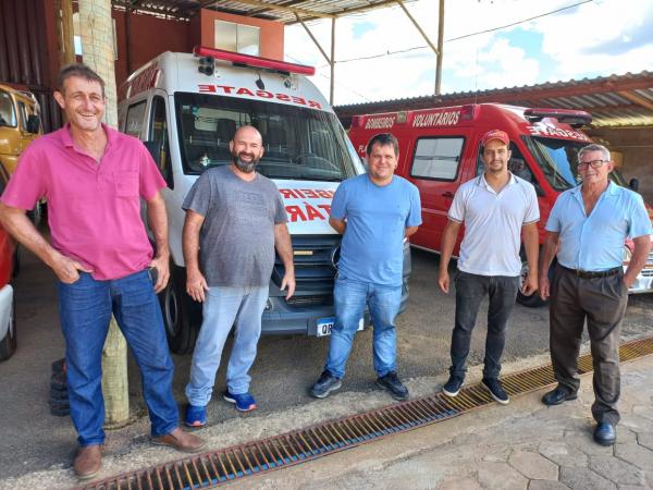 Estivemos ontem em Santa Leopoldina com o presidente do Hospital Sr. Genivaldo Potratz, estreitando laços e buscando alavancar serviços hospitalares. Também estivemos reunidos com a diretoria dos Bombeiros Voluntários de Santa Maria de Jetibá, e iniciamos