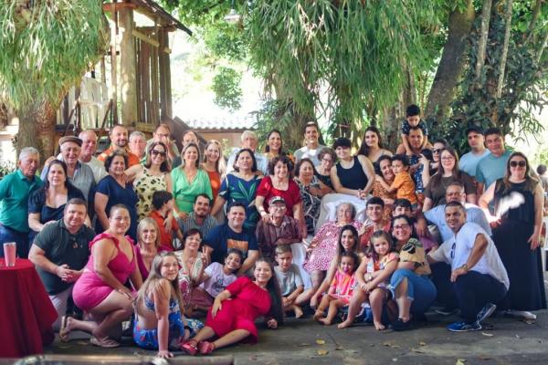 AGRADECIMENTO  DONA JÚLIA RIZZI FIOROTTI   Hoje parabenizamos uma pessoa muito querida e de um coração enorme, nossa querida Dona Júlia Rizzi Fiorotti,  parabéns!! Deus a abençoe grandemente. Em comemoração aos seus 99 anos ela dispensou presentes pessoai